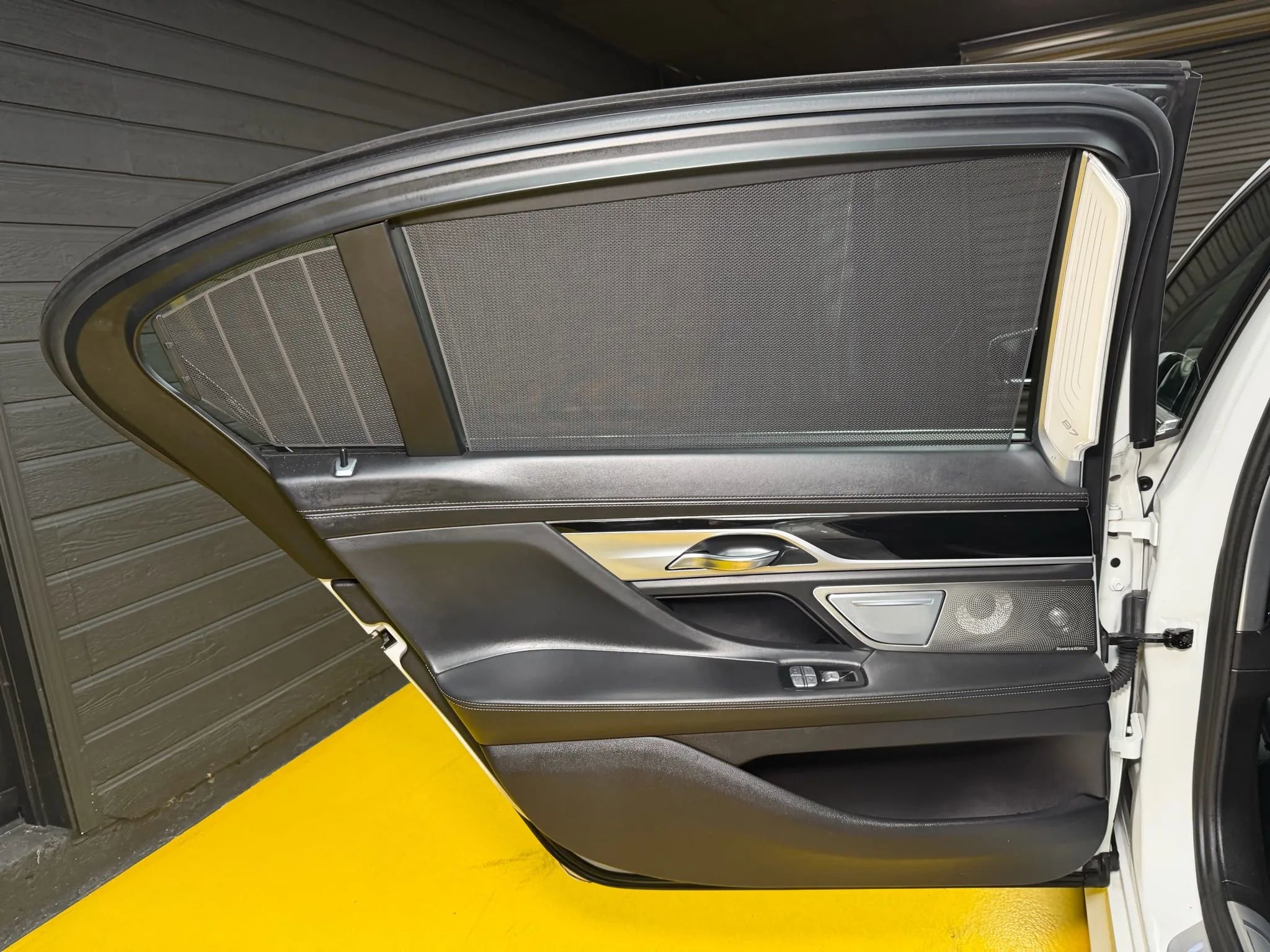 Used 2017 BMW 750i xDrive image 20