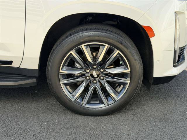 Used 2023 Cadillac Escalade ESV Sport w/ LPO, Illumination Package AWD/4WD image 8