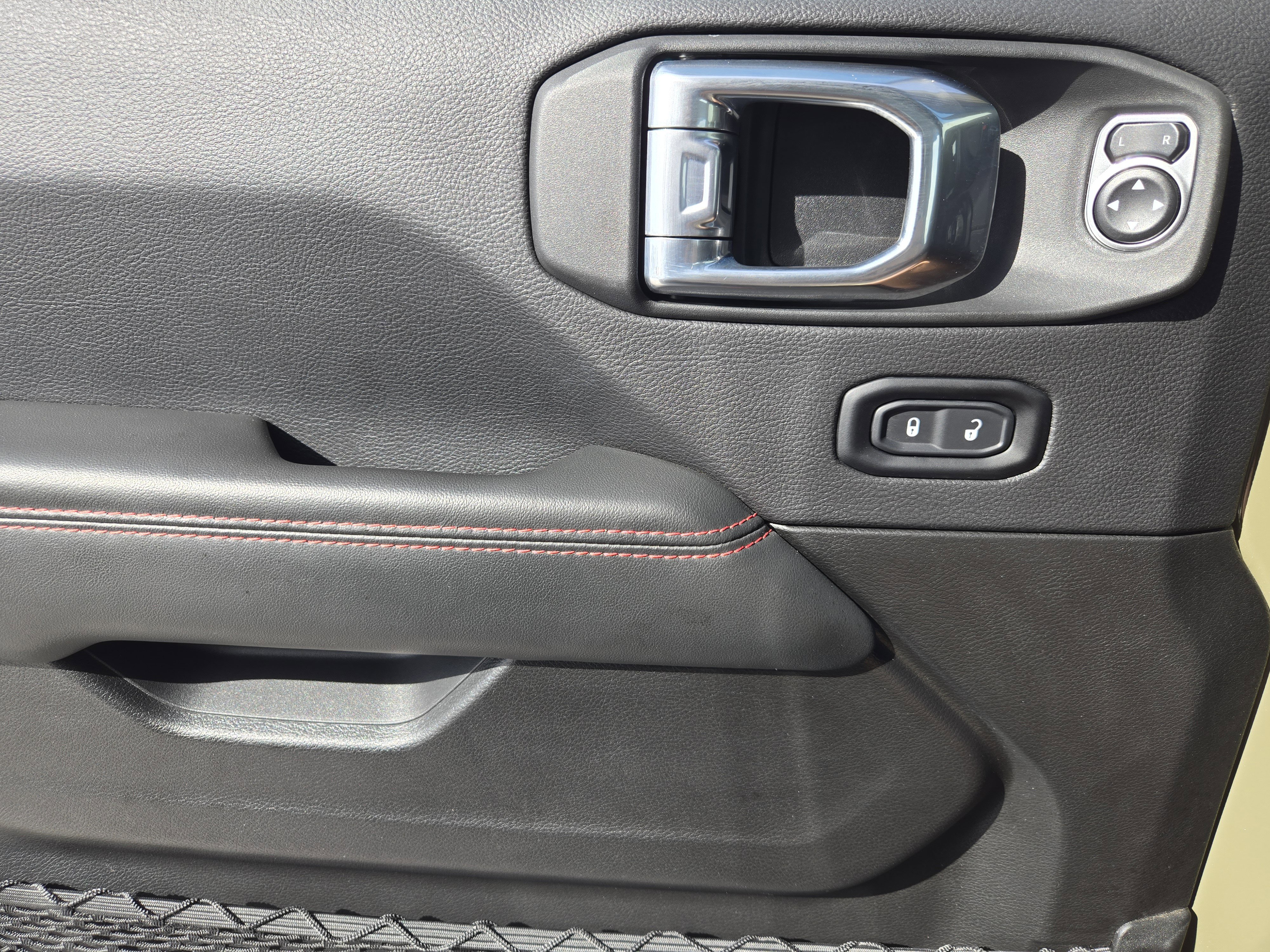 Used 2025 Jeep Wrangler Unlimited Rubicon AWD/4WD image 25