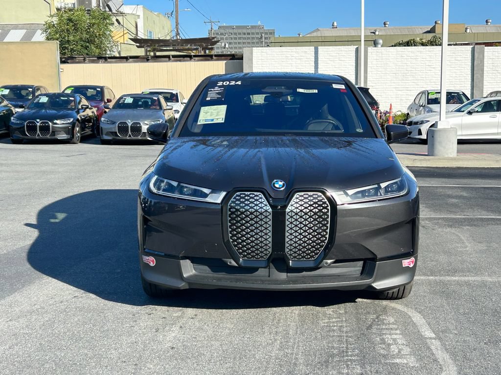 Used 2024 BMW iX xDrive50 AWD/4WD image 8