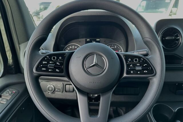 Used 2024 Mercedes-Benz Sprinter 3500 image 18