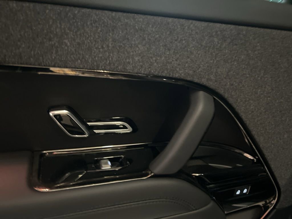 Used 2024 Land Rover Range Rover Sport SE image 13