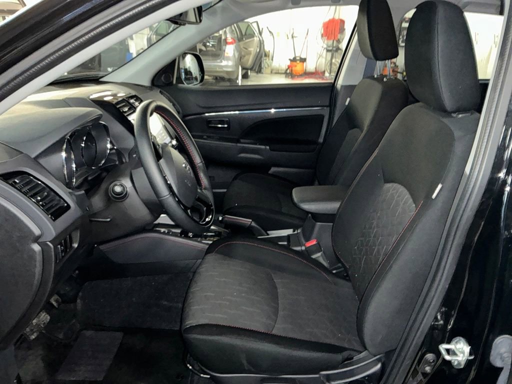 Used 2025 Mitsubishi Outlander Sport LE image 9