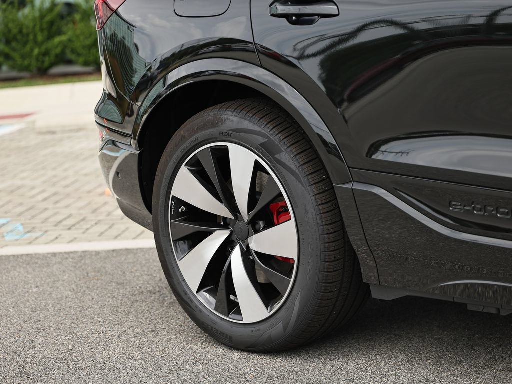 New 2027 Audi SQ6 e-tron Premium Plus AWD/4WD image 6
