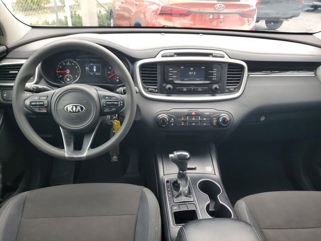 Used 2017 Kia Sorento LX image 11