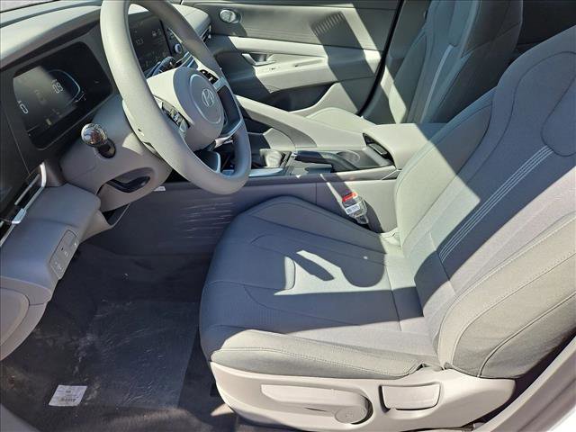 New 2026 Hyundai Elantra SE FWD image 4