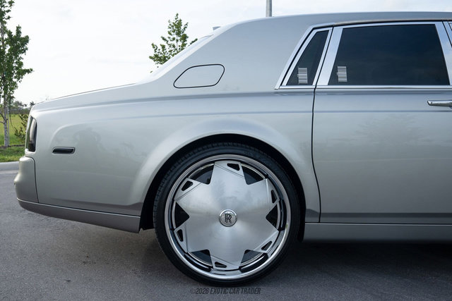 Used 2005 Rolls-Royce Phantom Sedan RWD image 10