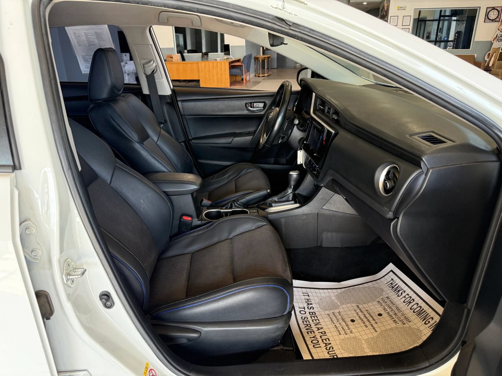 Used 2019 Toyota Corolla SE w/ Carpet Mat Package (TMS) FWD image 11