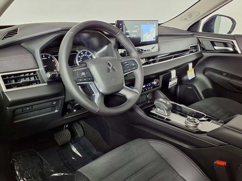 New 2025 Mitsubishi Outlander SE image 14
