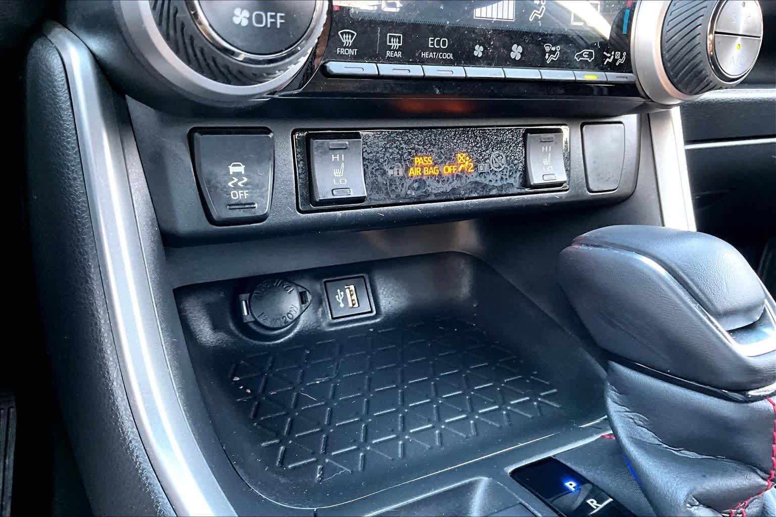 Used 2025 Toyota RAV4 SE w/ Weather & Moonroof Package AWD/4WD image 35