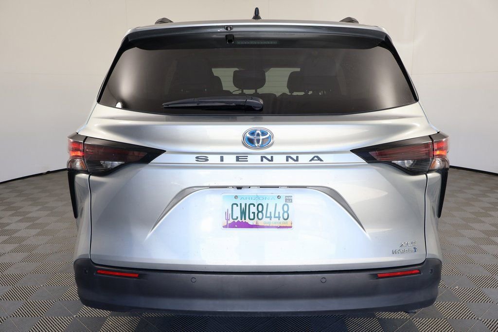 Used 2024 Toyota Sienna XLE image 5