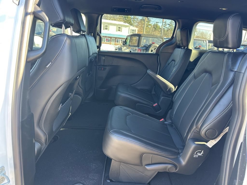 New 2026 Chrysler Pacifica Select AWD/4WD image 27