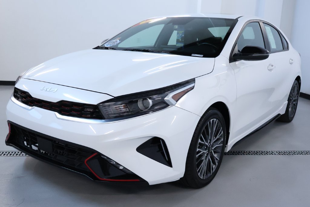 Used 2024 Kia Forte GT-Line w/ GT-Line Premium Package FWD image 3