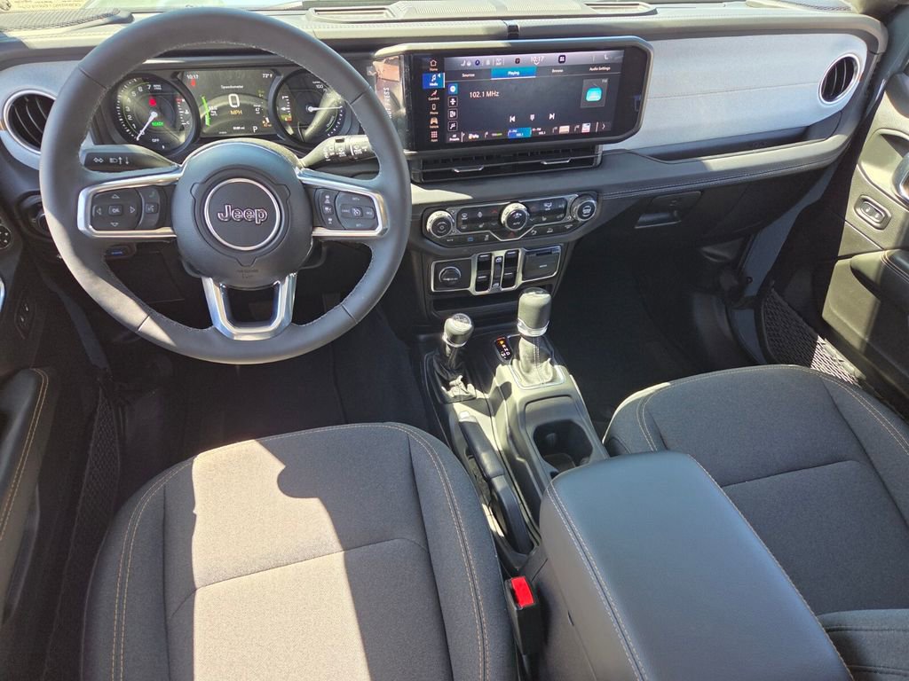 Used 2025 Jeep Wrangler Unlimited Sahara w/ Safety Group AWD/4WD image 7