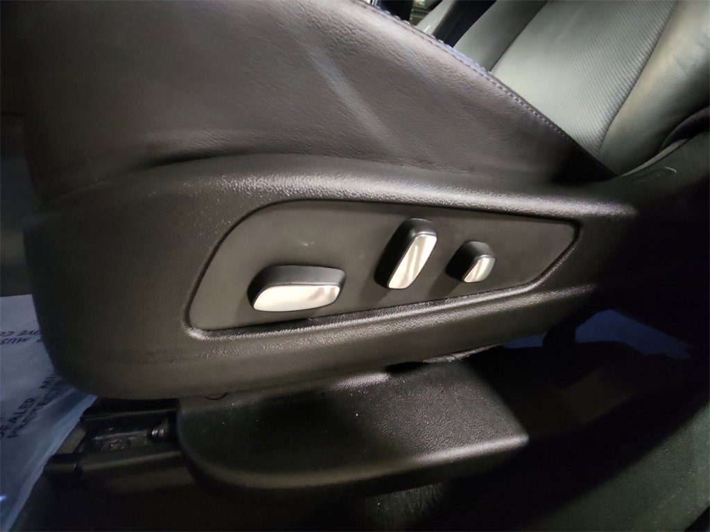 Used 2025 Cadillac XT5 Premium Luxury image 13