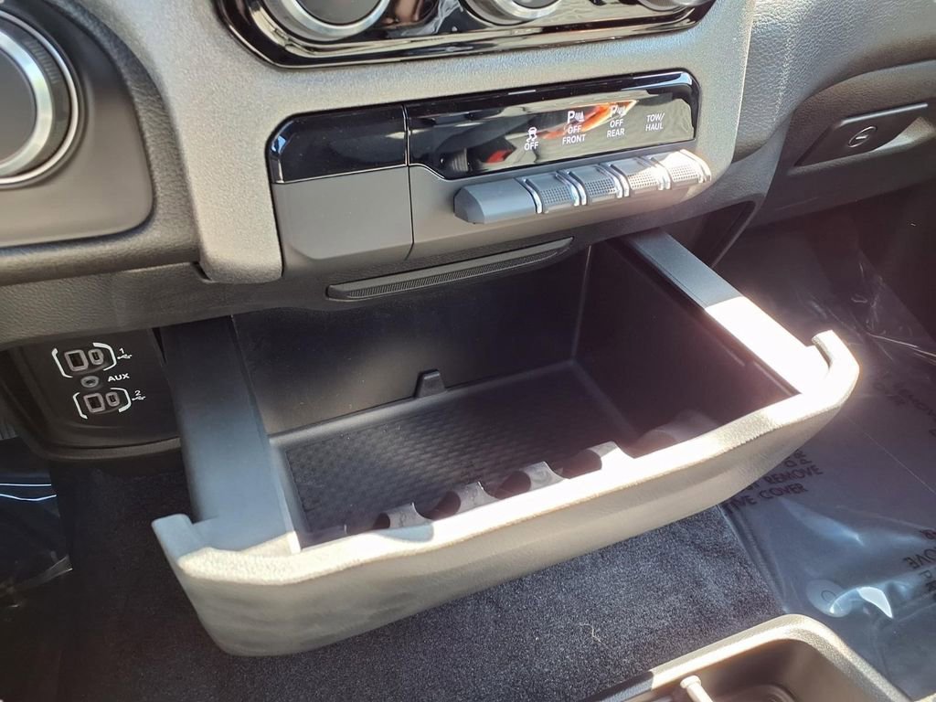 Used 2025 RAM 1500 Tradesman AWD/4WD image 12