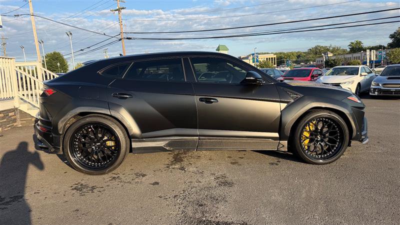 Used 2021 Lamborghini Urus AWD/4WD image 9