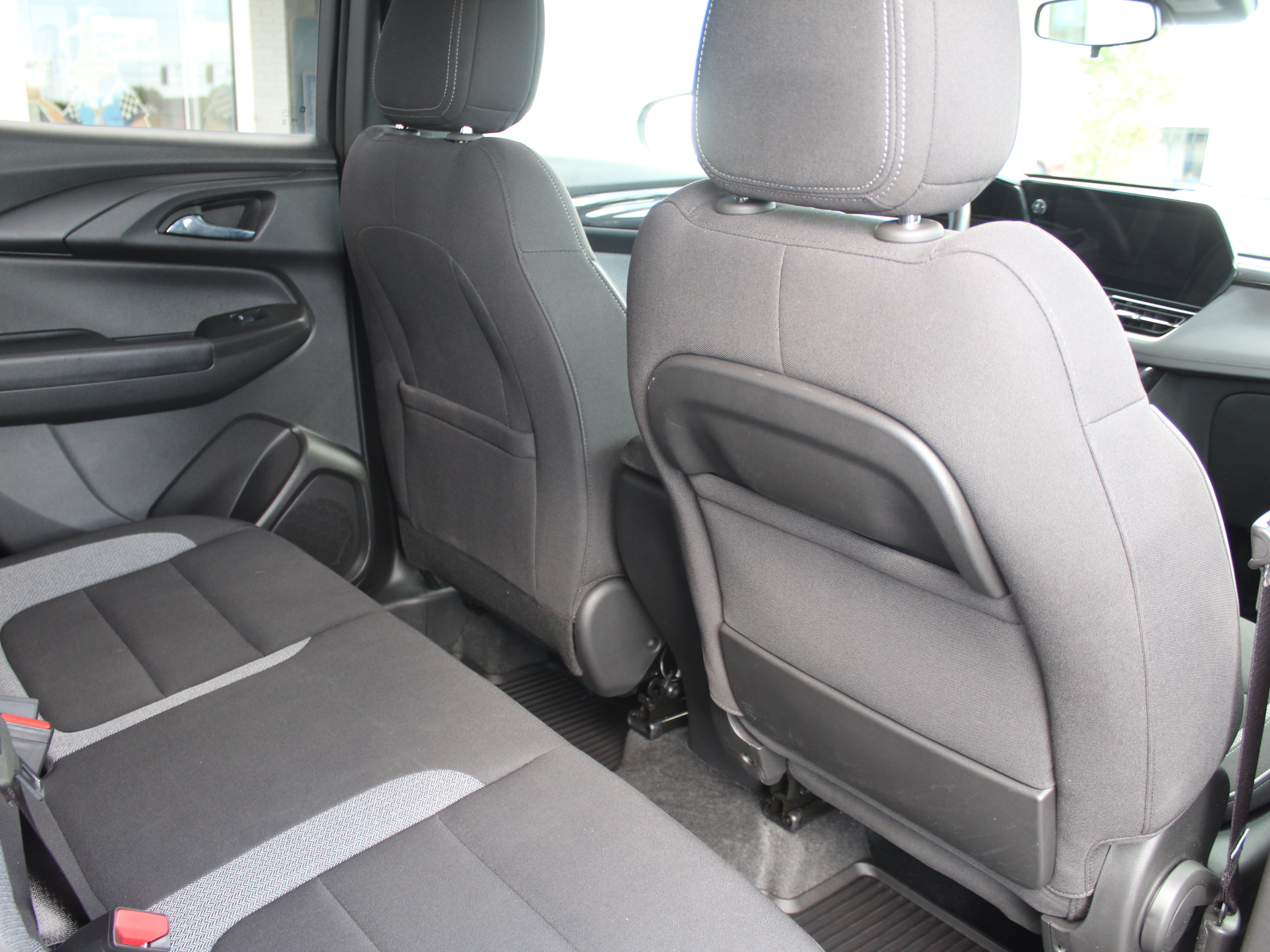 Used 2025 Chevrolet TrailBlazer LT w/ LT Cold Weather Package AWD/4WD image 23