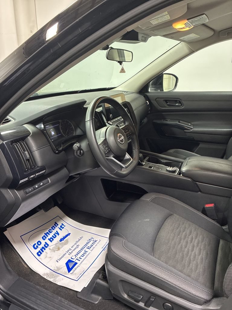 Used 2025 Nissan Pathfinder SV AWD/4WD image 12