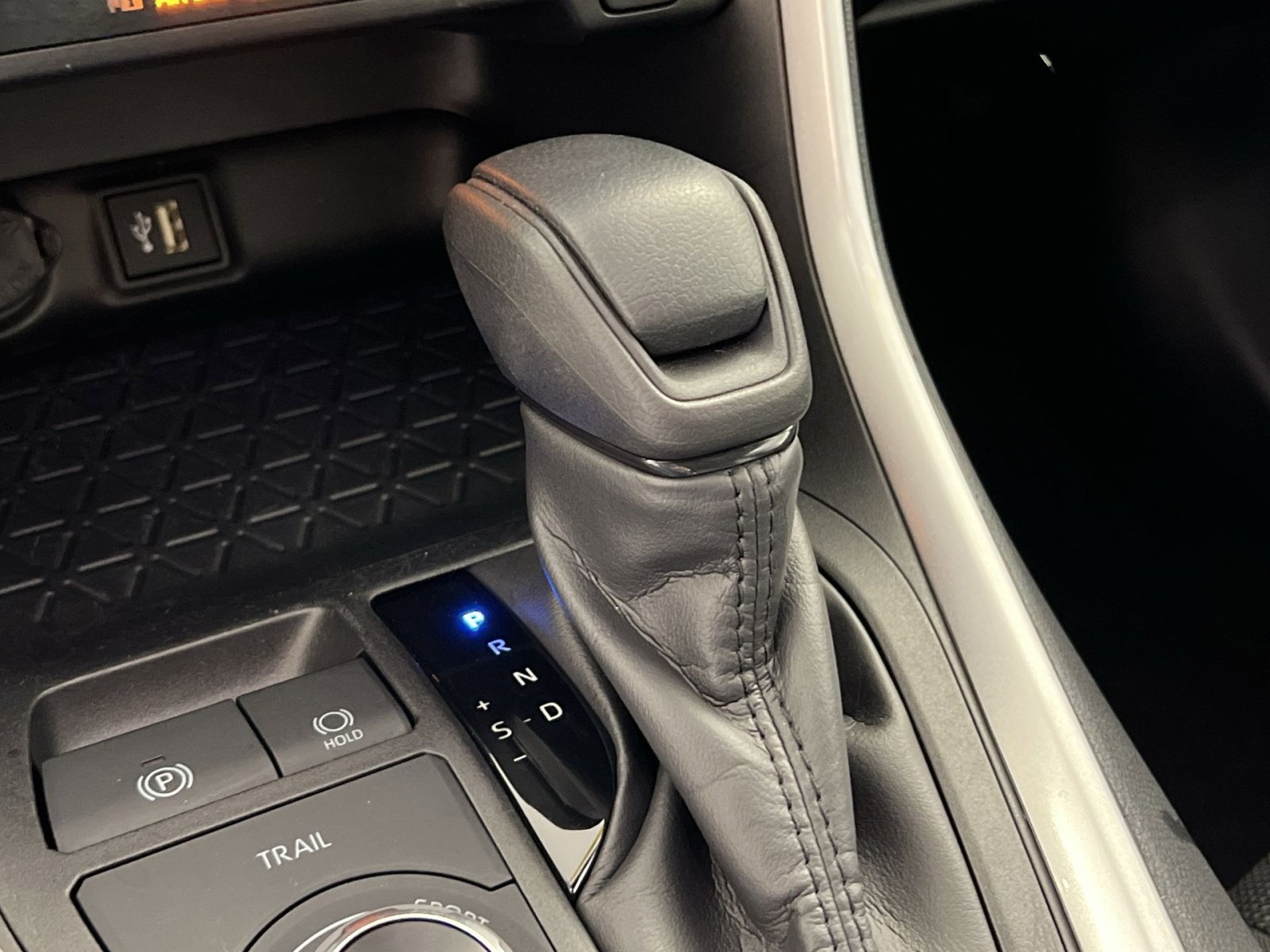 Used 2025 Toyota RAV4 LE image 22