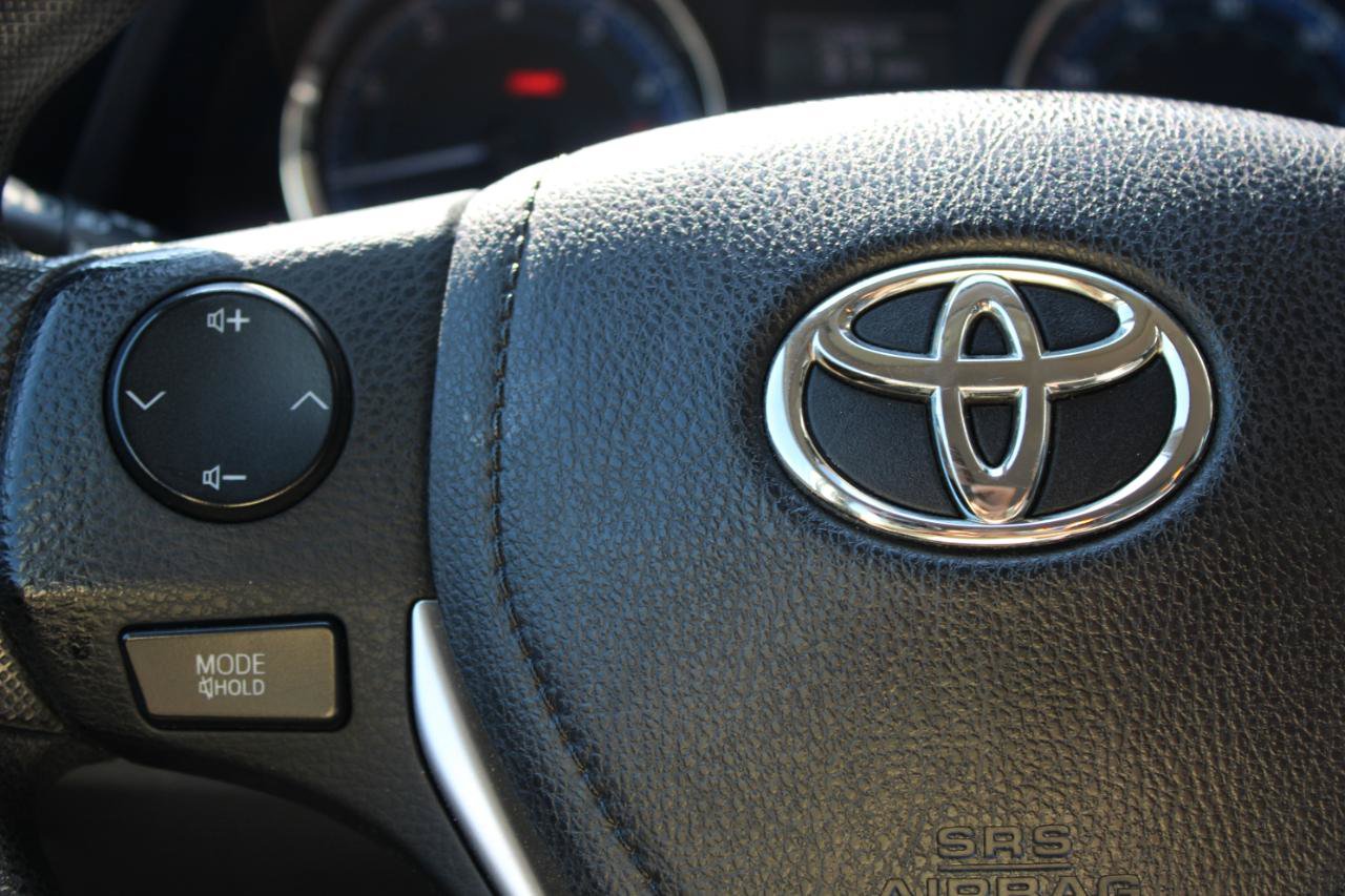 Used 2019 Toyota Corolla LE FWD image 18