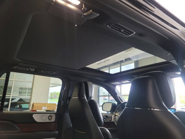 Used 2023 Lincoln Navigator Reserve AWD/4WD image 9