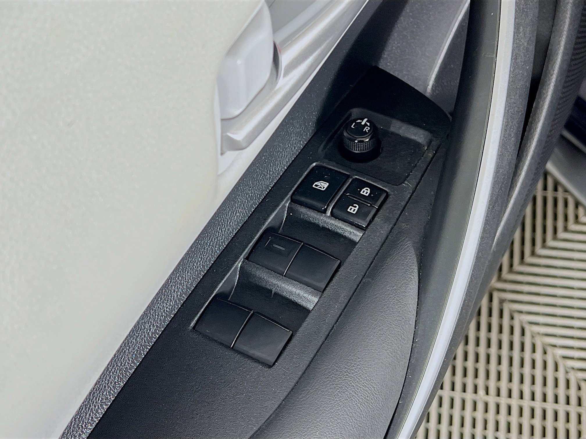 Certified 2021 Toyota Corolla SE w/ SE Premium Package FWD image 19