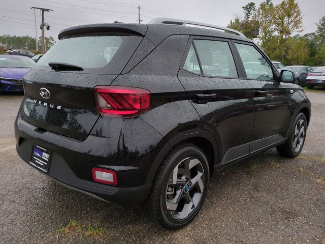 New 2026 Hyundai Venue SEL FWD image 5