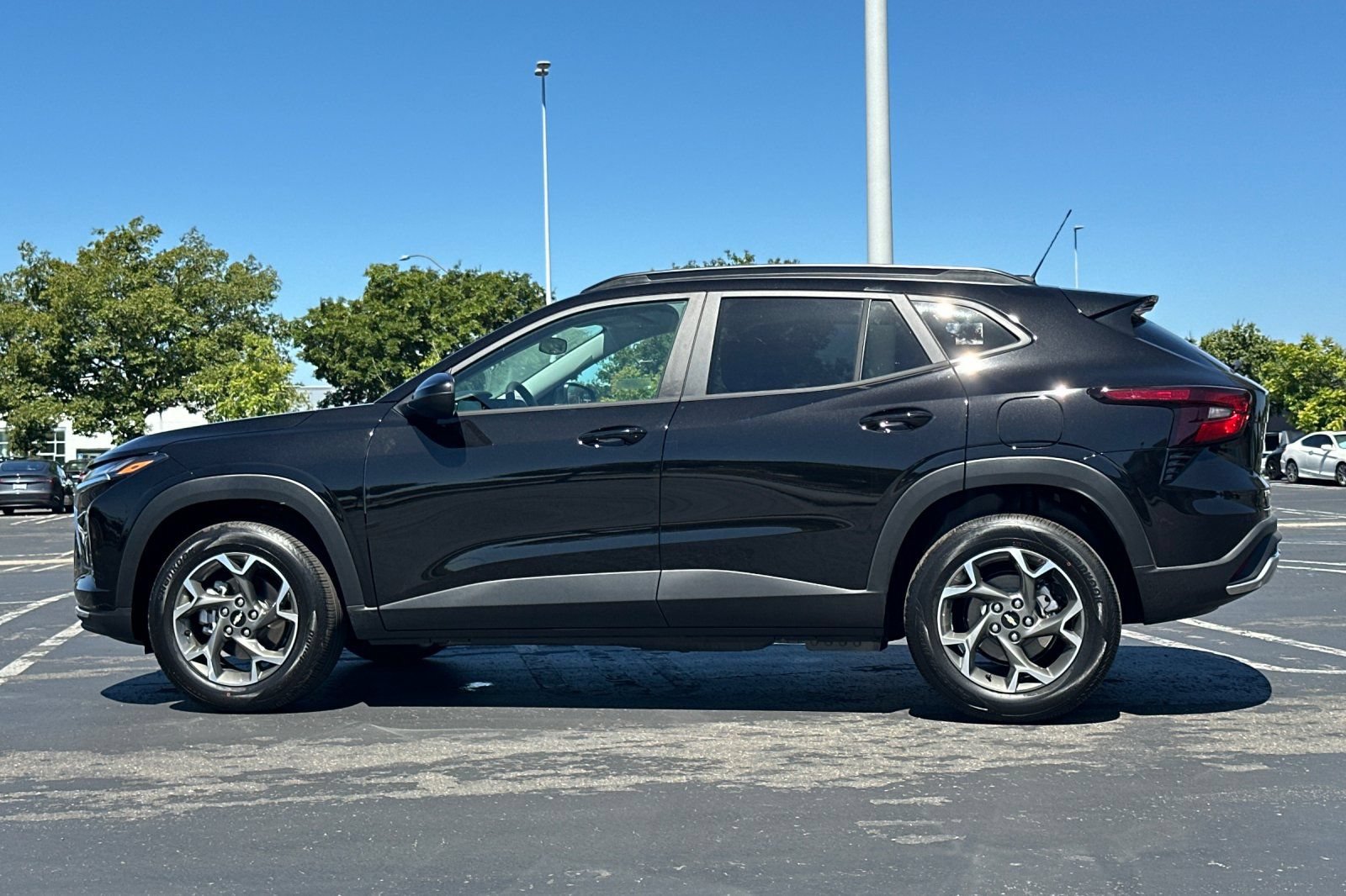 Used 2026 Chevrolet Trax LT FWD image 7