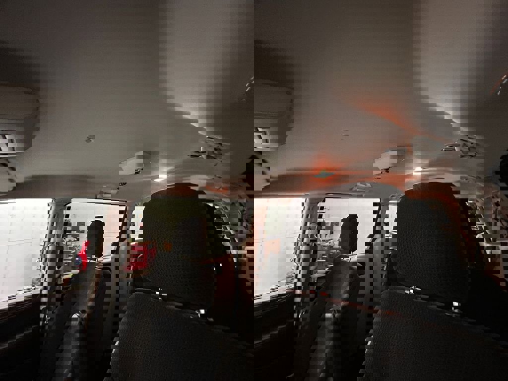 Used 2018 Dodge Grand Caravan SE w/ UConnect Hands-Free Group image 25