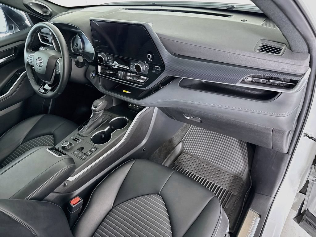 Used 2023 Toyota Highlander XSE AWD/4WD image 17