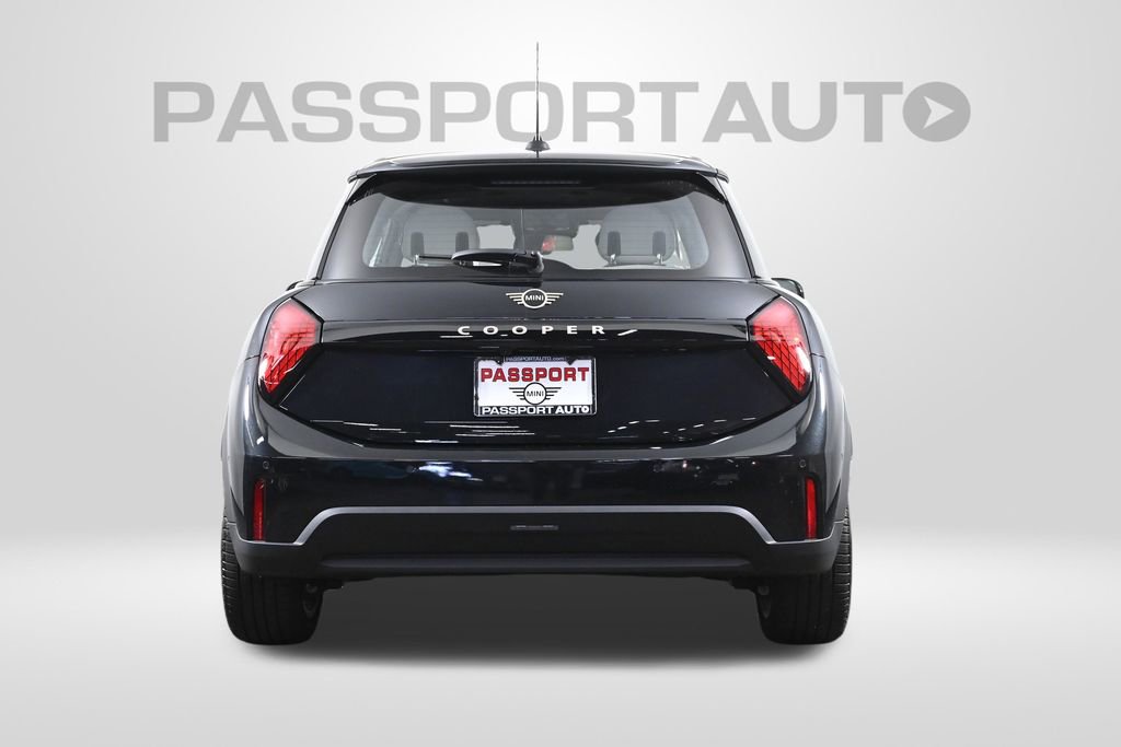 Used 2025 MINI Cooper 2-Door Hardtop image 8