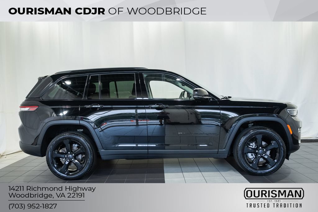 Certified 2023 Jeep Grand Cherokee Limited w/ Black Appearance Package AWD/4WD image 3
