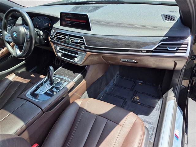 Used 2019 BMW 740i w/ M Sport Package RWD image 21