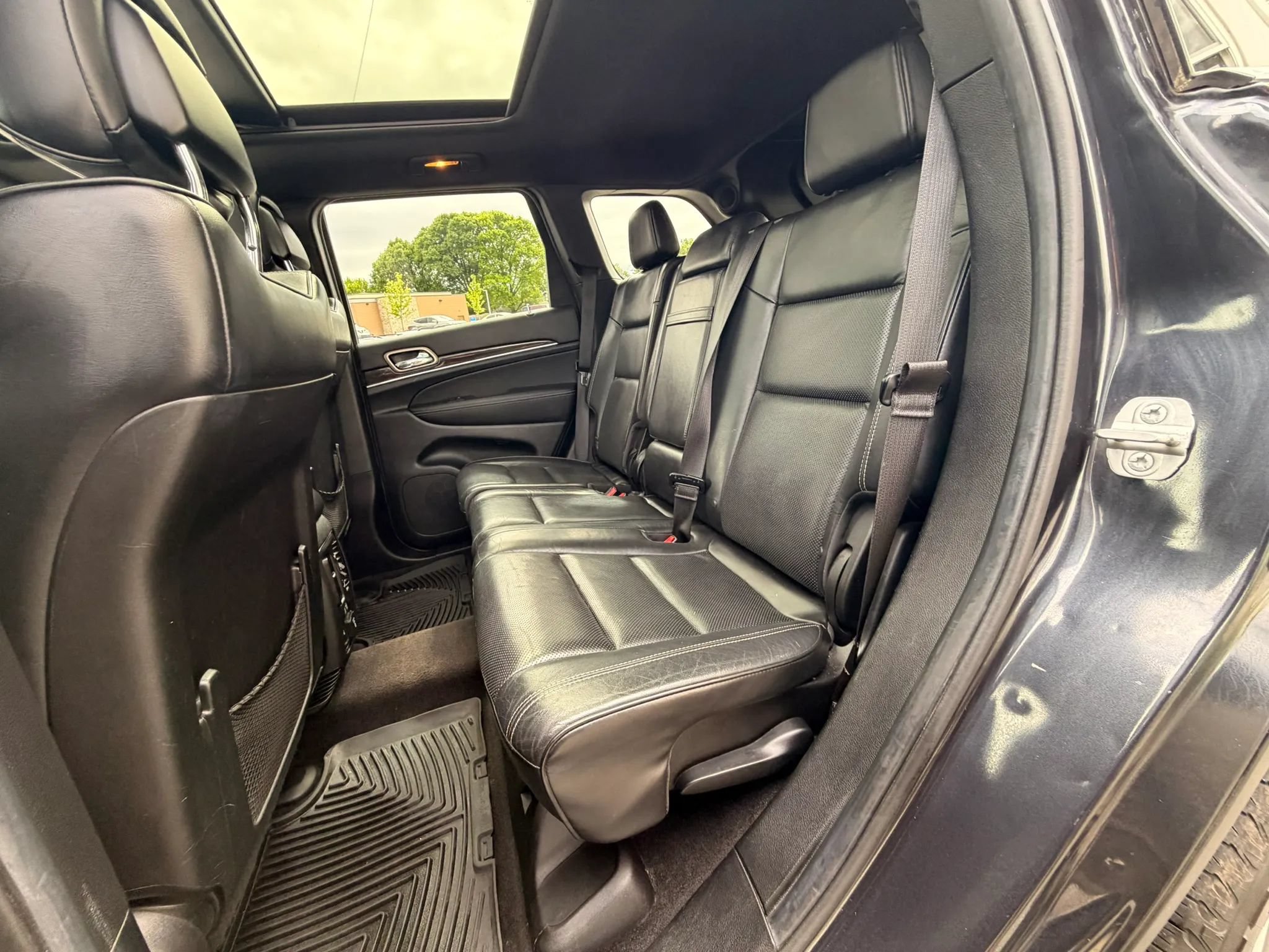 Used 2014 Jeep Grand Cherokee Overland AWD/4WD image 18