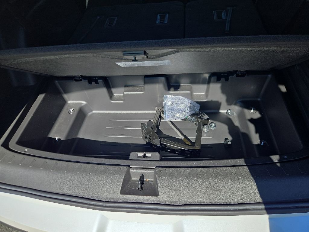 Used 2023 Chevrolet Traverse Premier AWD/4WD image 60