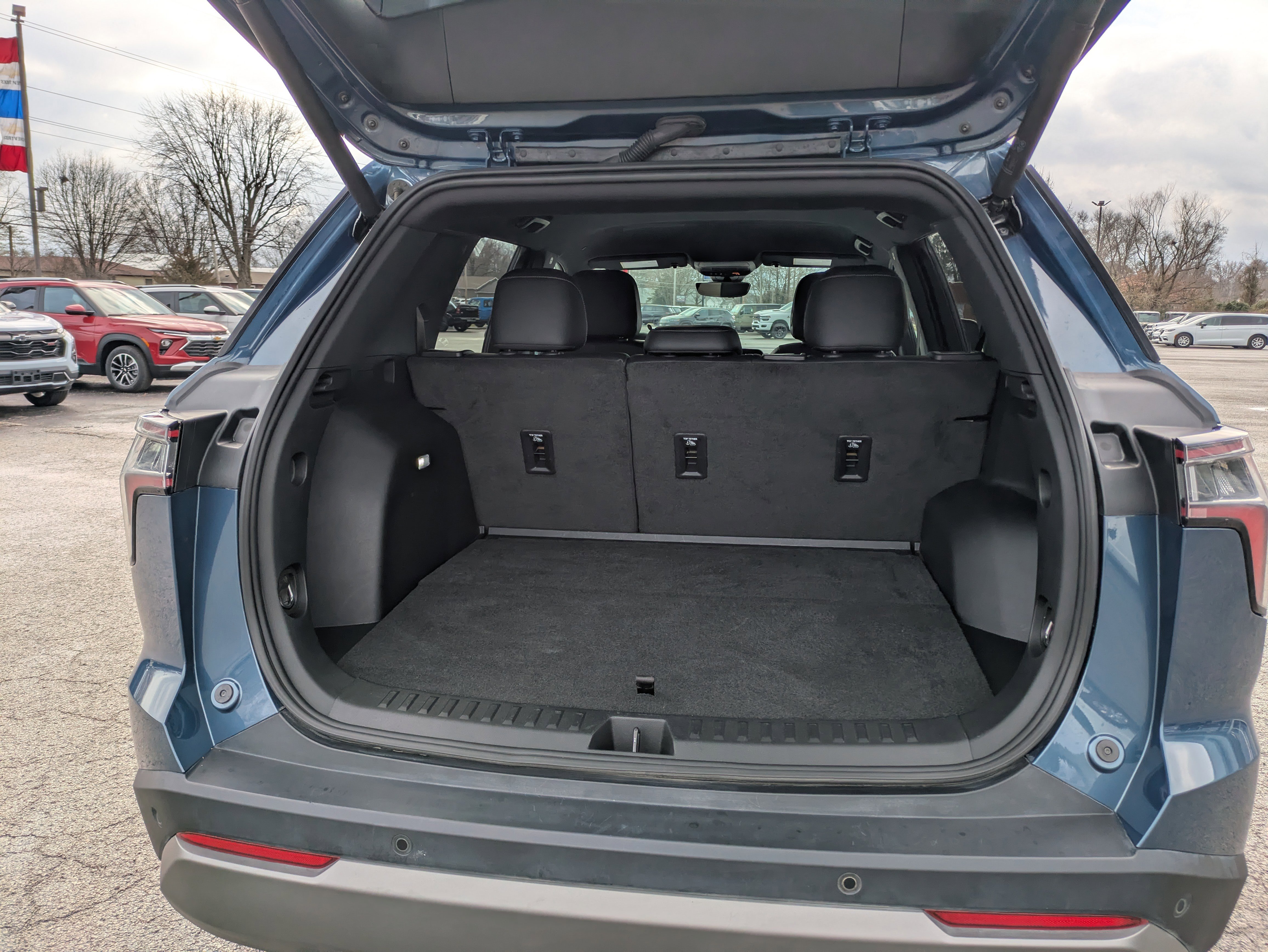 Used 2025 Chevrolet Equinox LT w/ Convenience Package II image 6