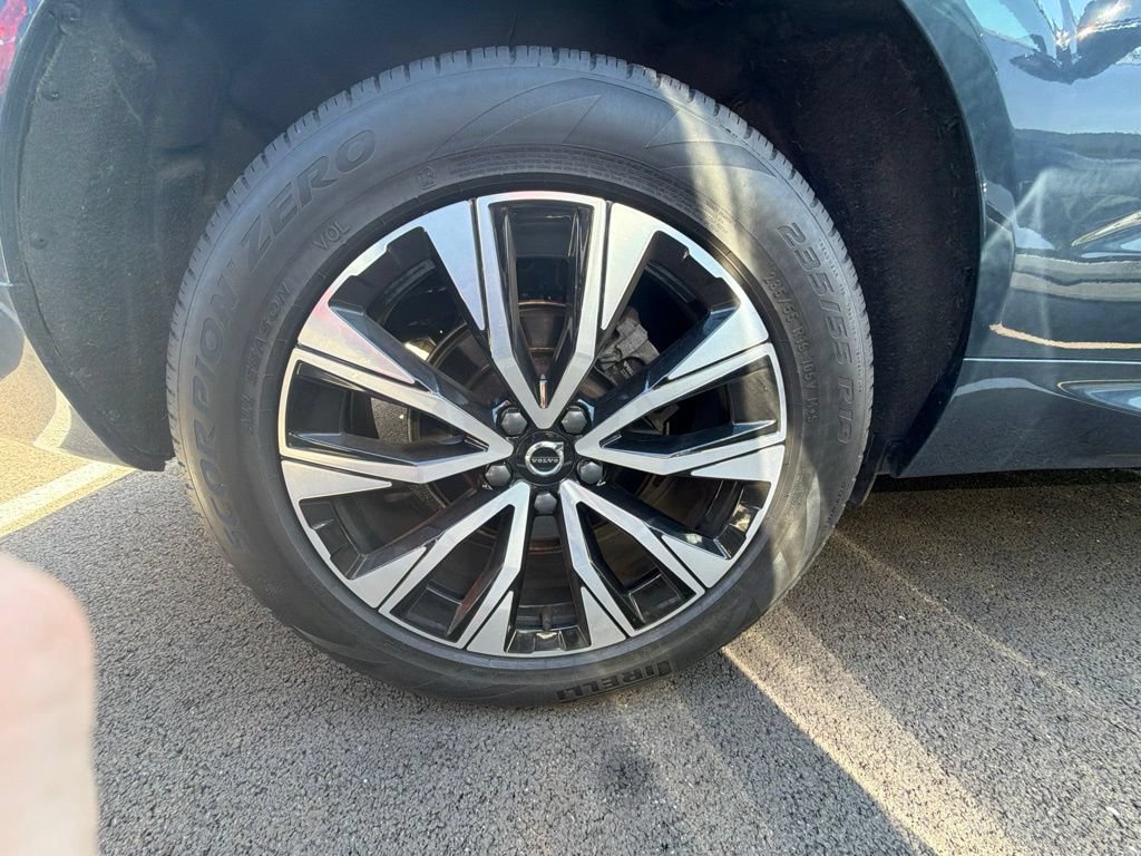 Certified 2024 Volvo XC60 B5 Core w/ Protection Package Premier AWD/4WD image 4