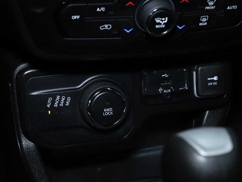 Used 2023 Jeep Renegade Latitude w/ Premium Group image 26