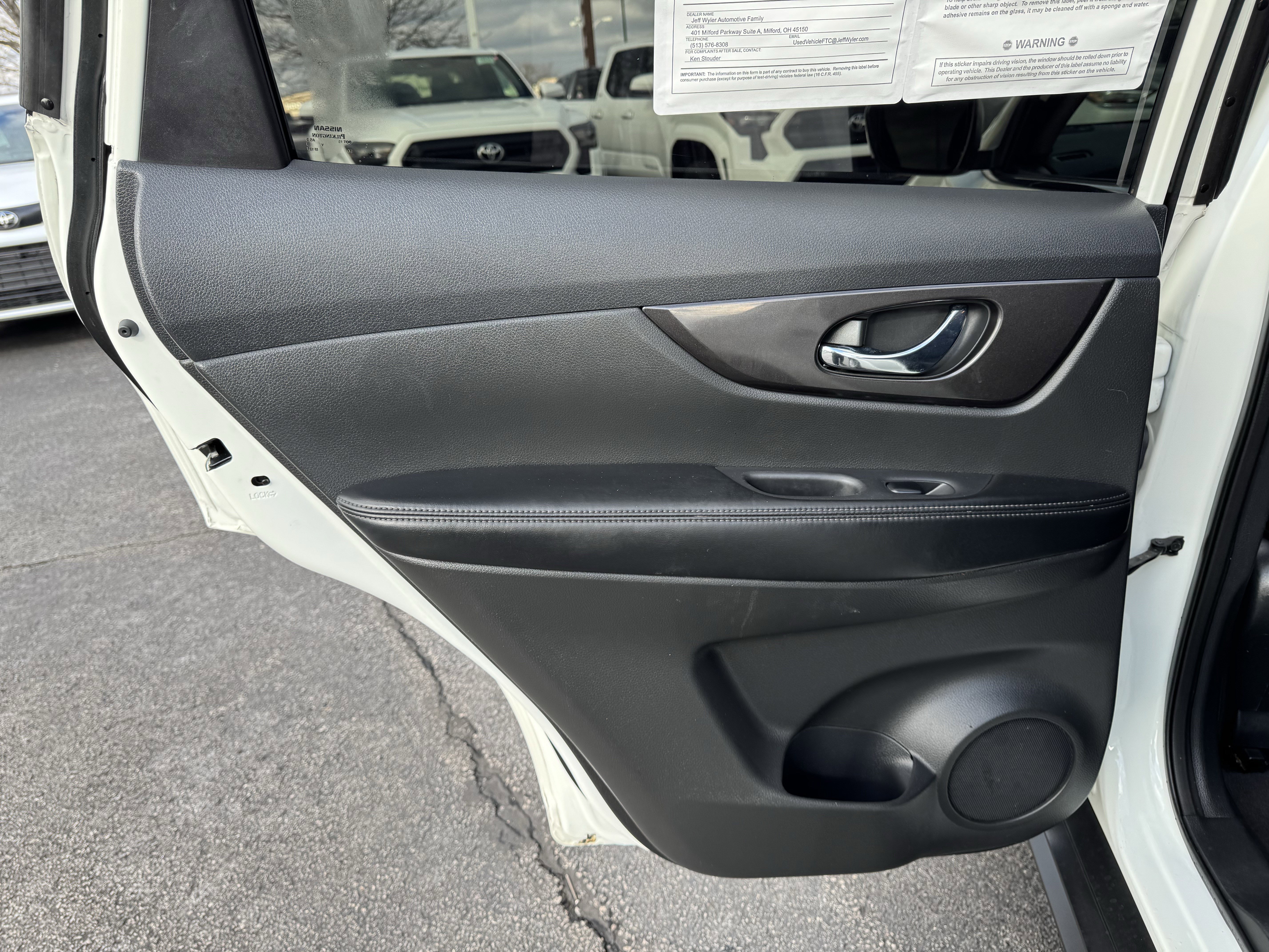 Used 2019 Nissan Rogue SV w/ Premium Package image 34