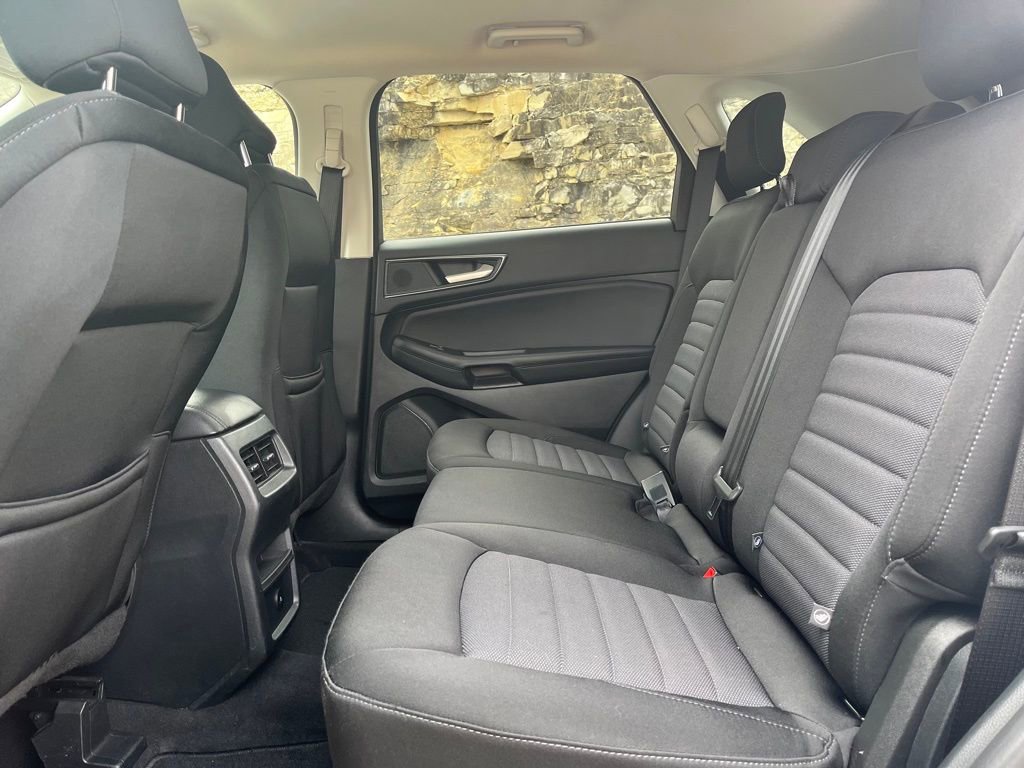 Certified 2023 Ford Edge SE w/ Black Appearance Package image 10