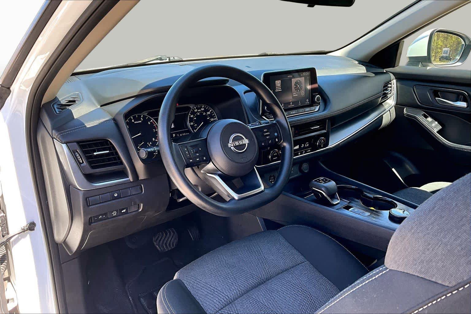 Used 2024 Nissan Rogue SV AWD/4WD image 18