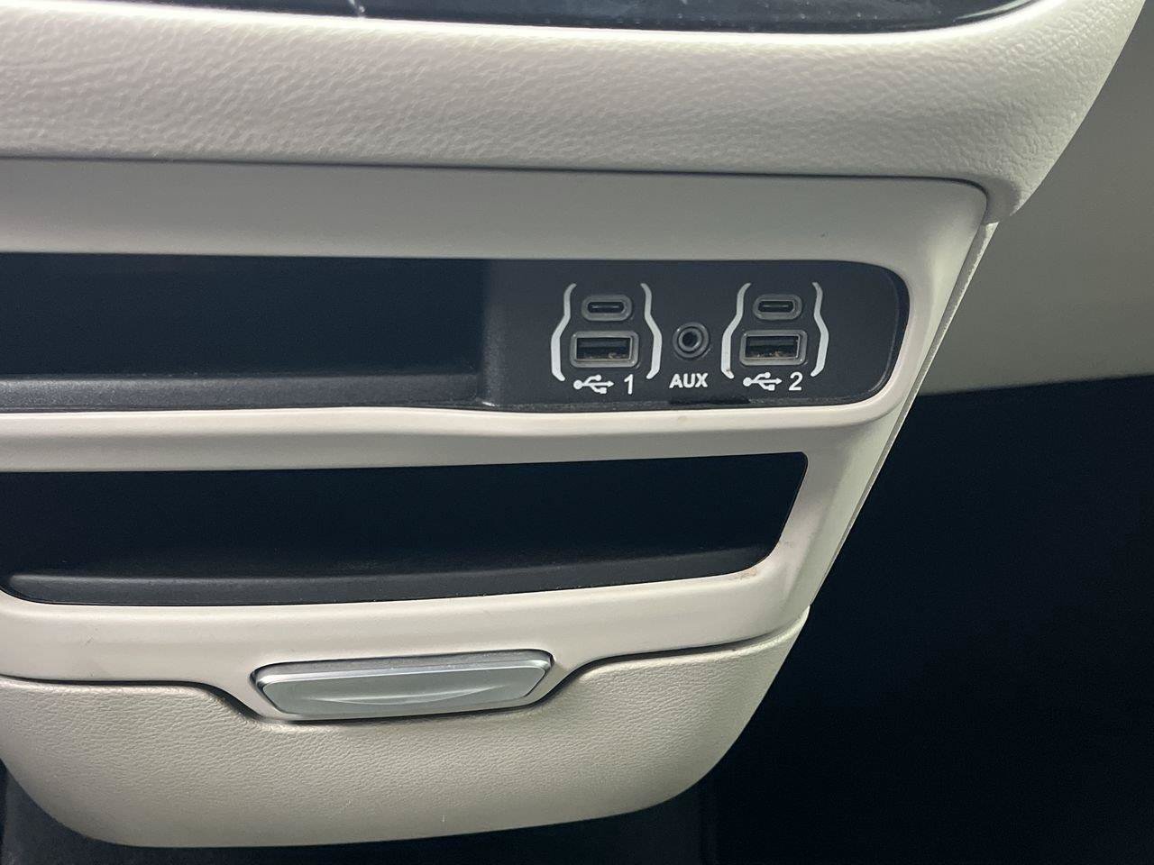 Used 2024 Chrysler Pacifica Touring-L FWD image 24