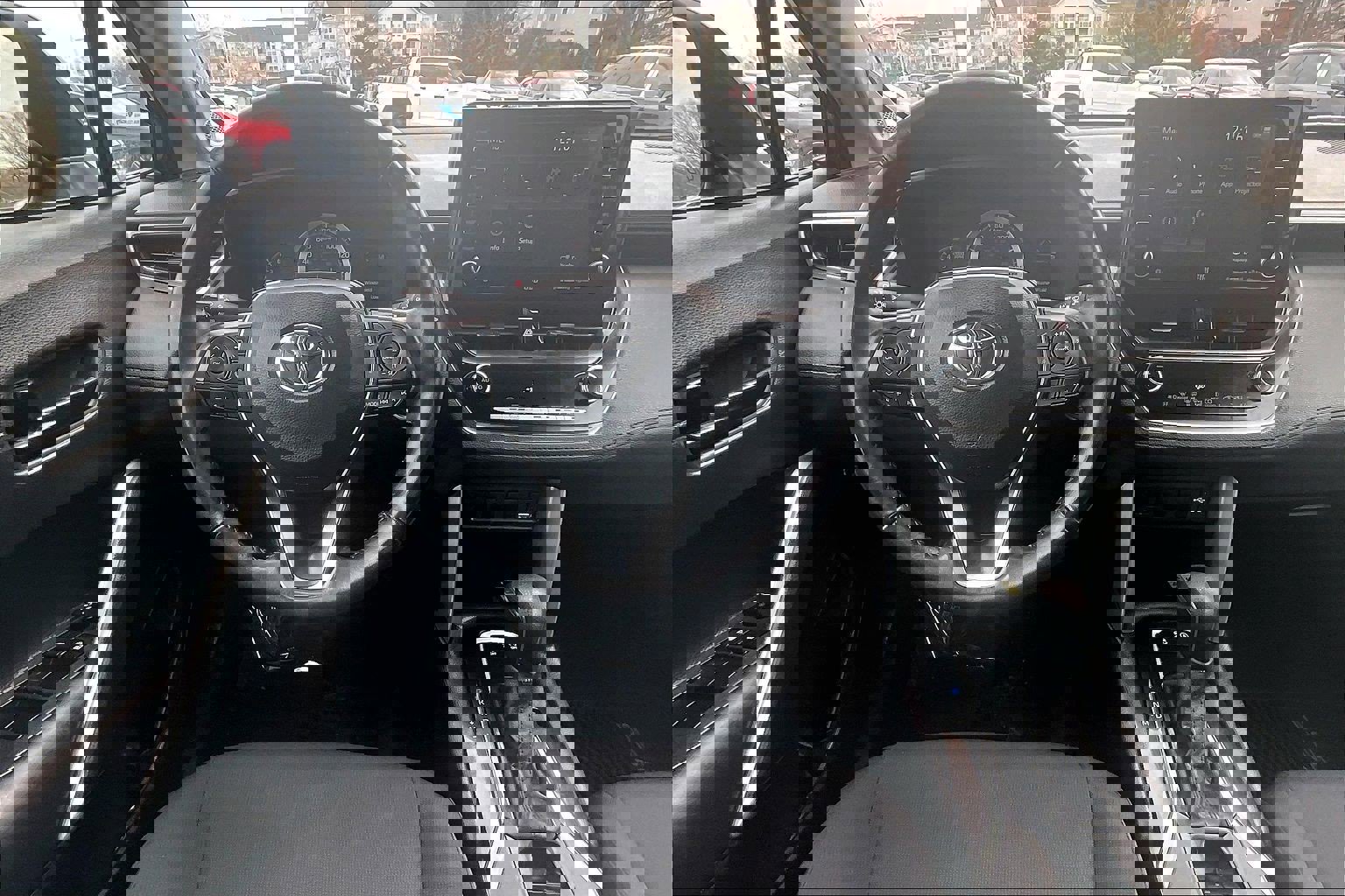 Used 2022 Toyota Corolla Cross LE w/ Moonroof Package image 5