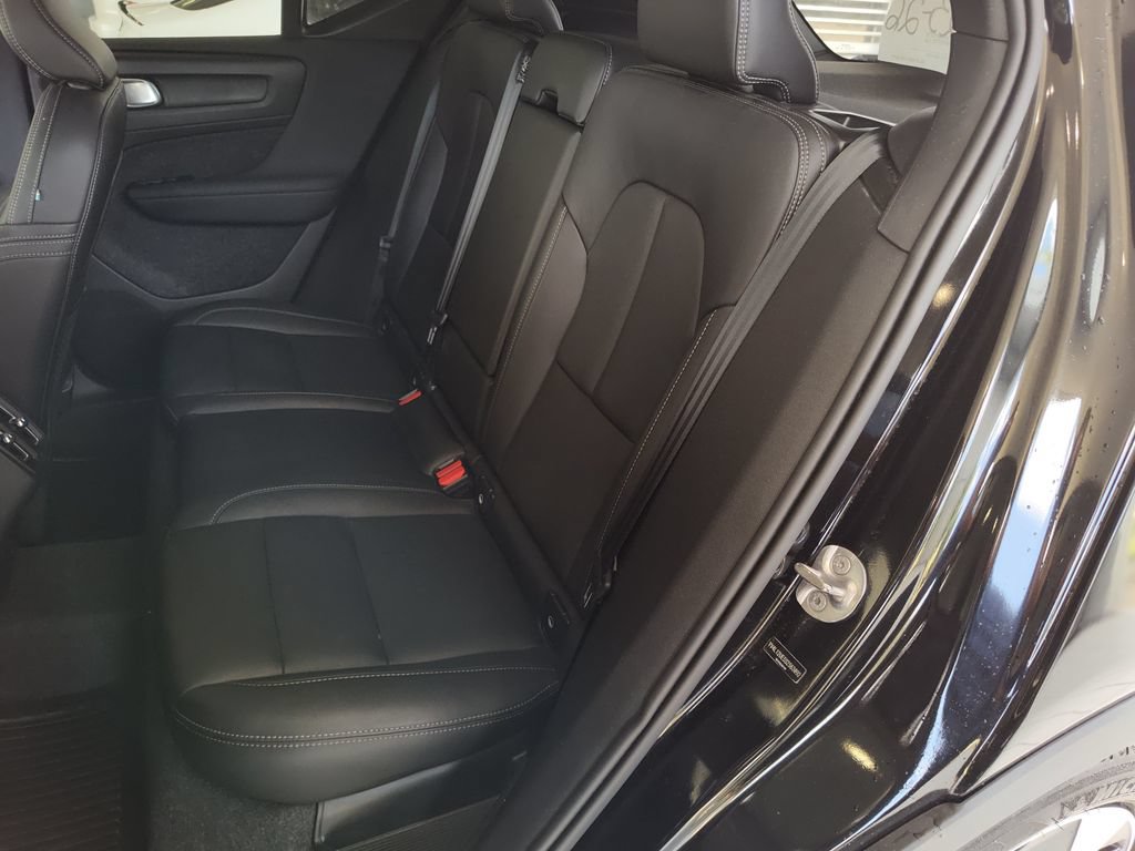 Used 2025 Volvo XC40 B5 Plus AWD/4WD image 35