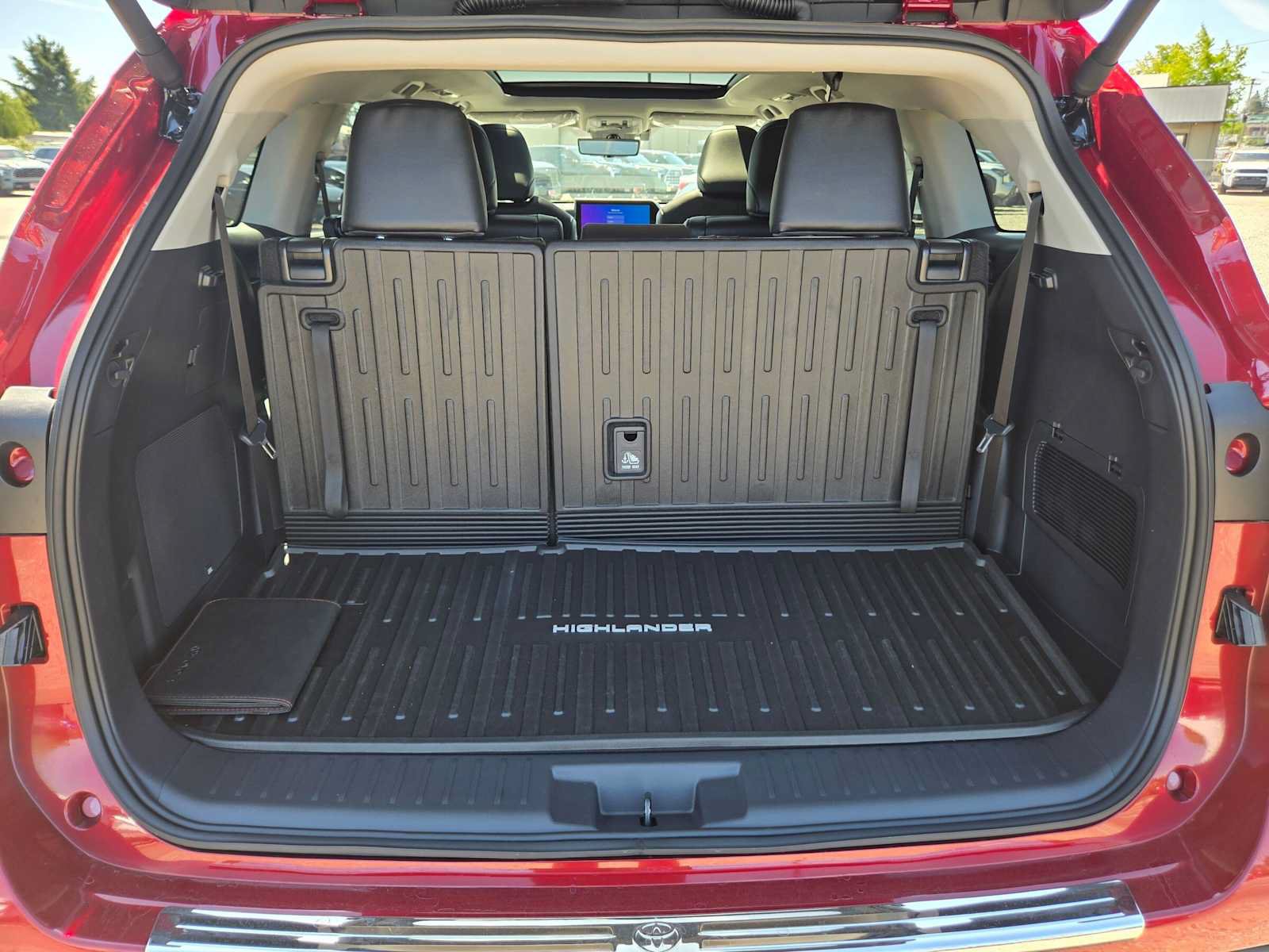 New 2026 Toyota Highlander Platinum AWD/4WD image 15