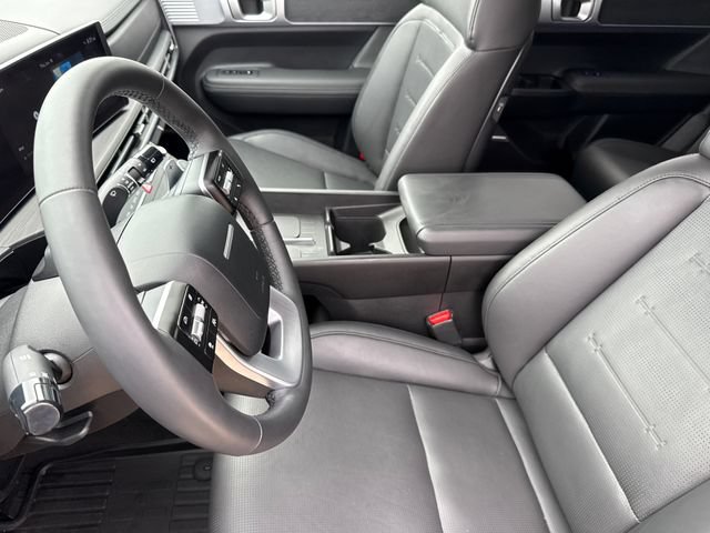 Used 2025 Hyundai Santa Fe Limited FWD image 21