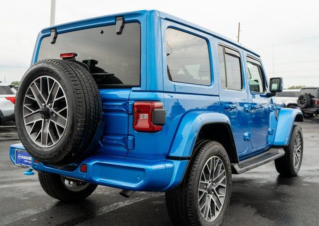 Used 2023 Jeep Wrangler Unlimited Sahara AWD/4WD image 6