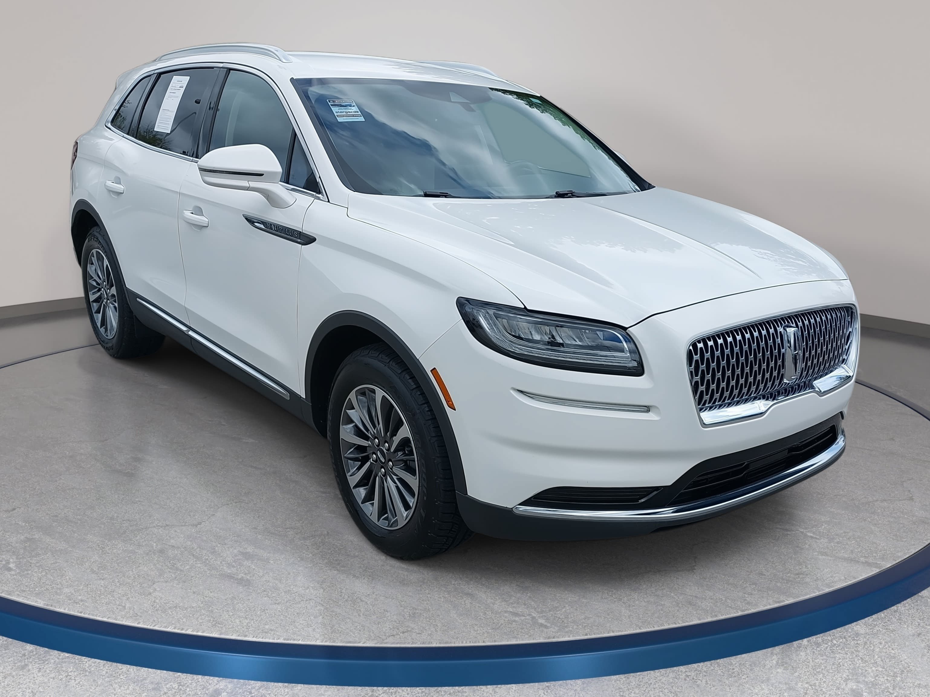 Used 2021 Lincoln Nautilus FWD w/ Equipment Group 101A image 3