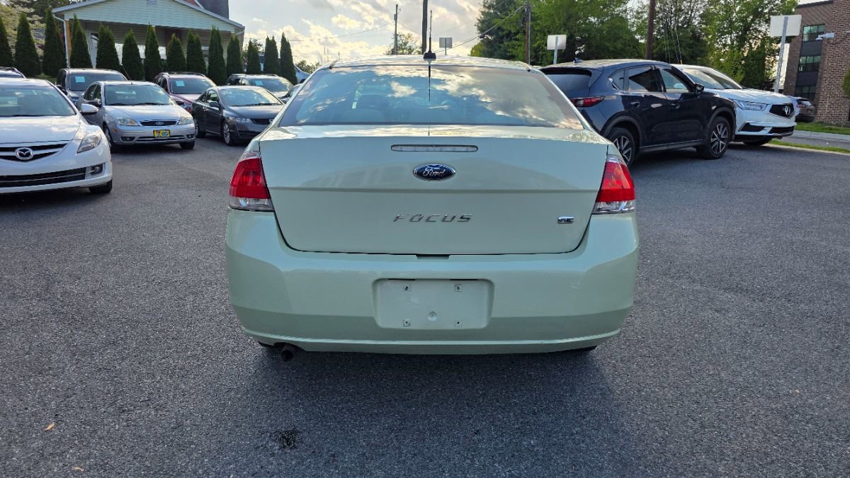 Used 2010 Ford Focus SE FWD image 6